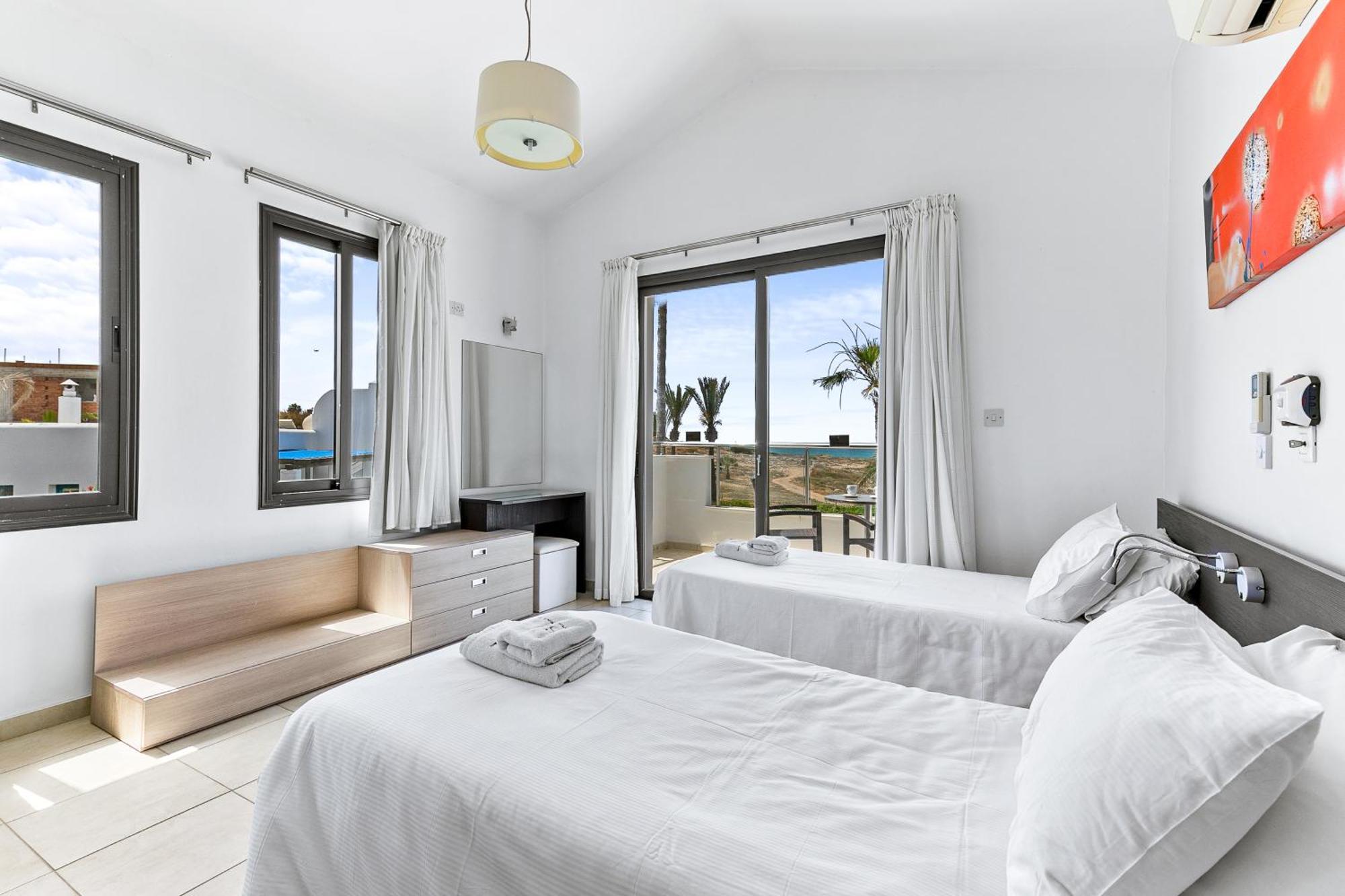 Platzia Beach Villas Paphos Exterior foto