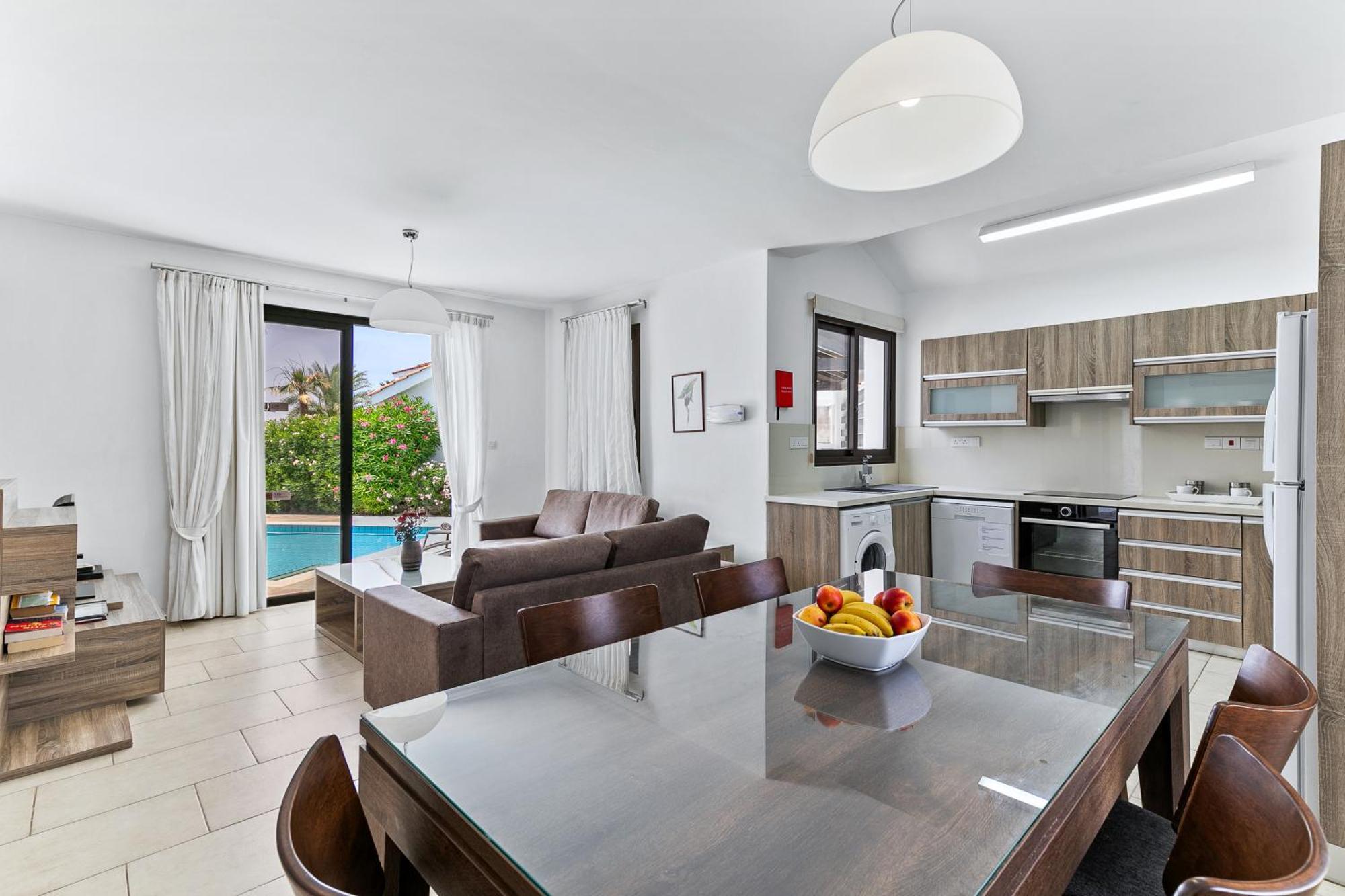 Platzia Beach Villas Paphos Exterior foto