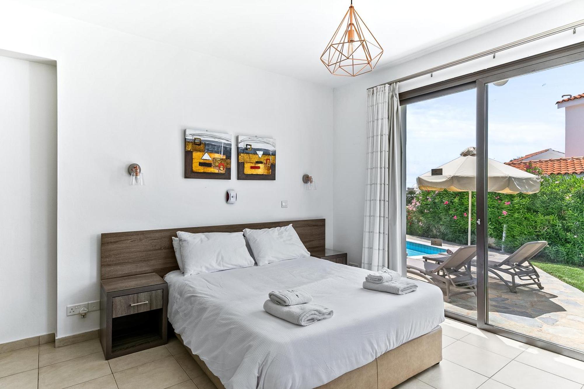 Platzia Beach Villas Paphos Exterior foto